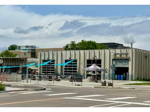 Exterior - 927 E 4th Ave, Longmont, CO 80504 photo 7 of 9