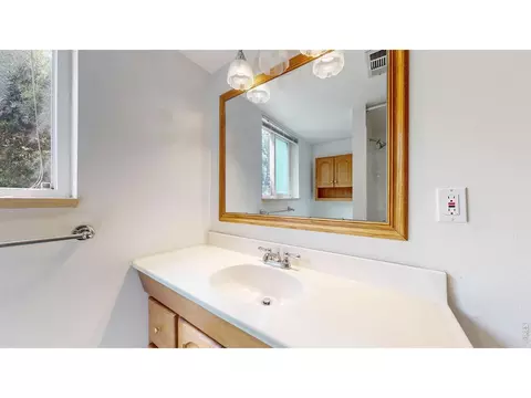Bath - 915 Yale Rd, Boulder, CO 80305 photo 3 of 3