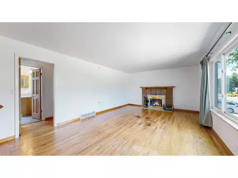 Living - 915 Yale Rd, Boulder, CO 80305 photo 2 of 3