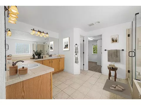 Bath - 2198 E 149th Ave, Thornton, CO 80602 photo 2 of 7