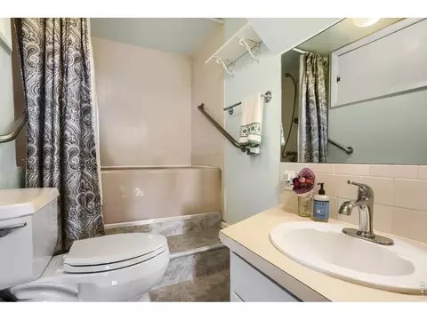 Bath - 266 Peakview Rd, Boulder, CO 80302 photo 3 of 3