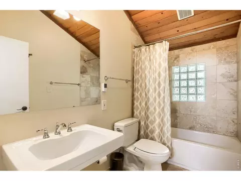 Bath - 266 Peakview Rd, Boulder, CO 80302 photo 2 of 3