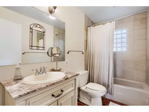 Bath - 266 Peakview Rd, Boulder, CO 80302 photo 1 of 3
