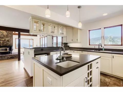 Kitchen - 266 Peakview Rd, Boulder, CO 80302 photo 3 of 5