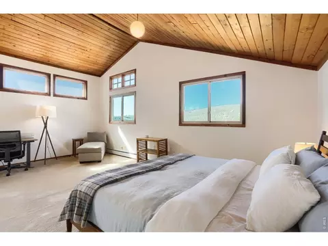 Bedroom - 266 Peakview Rd, Boulder, CO 80302 photo 5 of 6