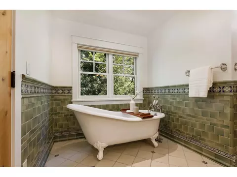 Bath - 546 14th St, Boulder, CO 80302 photo 4 of 6
