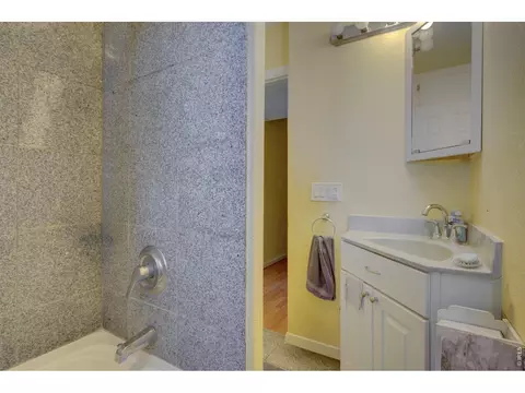 Bath - 7097 Jay Rd, Boulder, CO 80301 photo 1 of 1