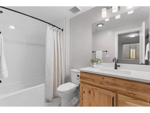 Bath - 523 Nesting Eagles Way, Berthoud, CO 80513 photo 7 of 7