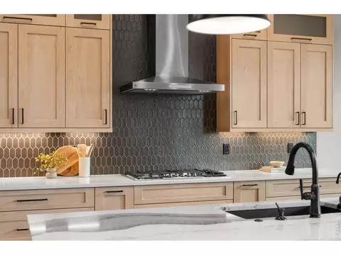 Kitchen - 523 Nesting Eagles Way, Berthoud, CO 80513 photo 3 of 9