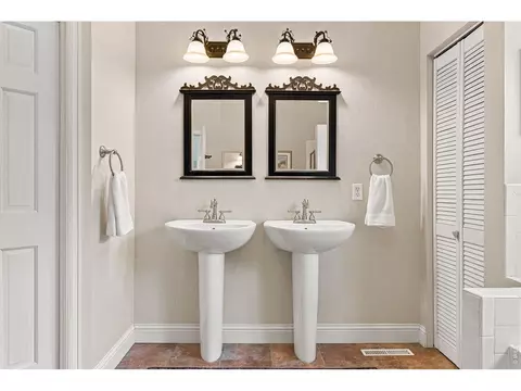 Bath - 2365 Juniper Ave, Boulder, CO 80304 photo 3 of 4