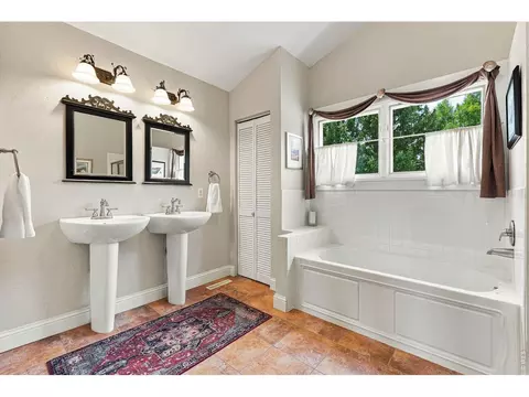 Bath - 2365 Juniper Ave, Boulder, CO 80304 photo 2 of 4