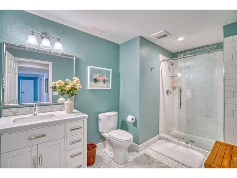 Bath - 4933 Eagan Cir, Longmont, CO 80503 photo 4 of 4