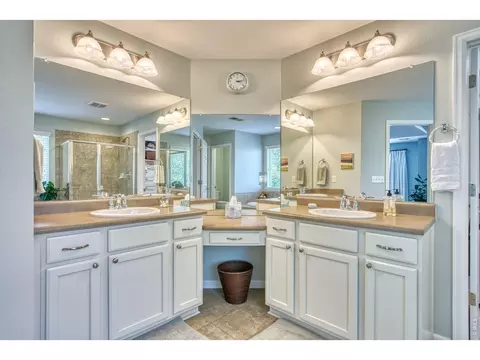 Bath - 4933 Eagan Cir, Longmont, CO 80503 photo 2 of 4