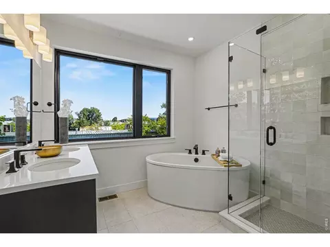 Bath - 1120 Violet Ave, Boulder, CO 80304 photo 3 of 4