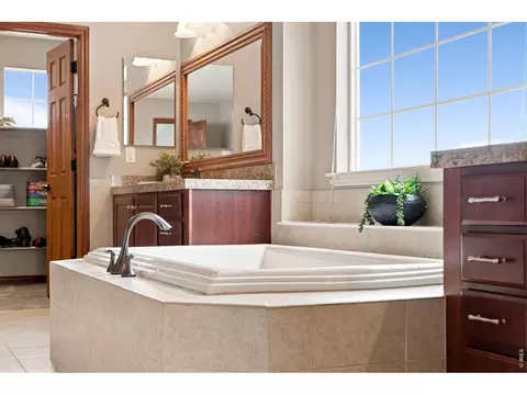 Bath - 1893 E Seadrift Dr, Windsor, CO 80550 photo 2 of 5