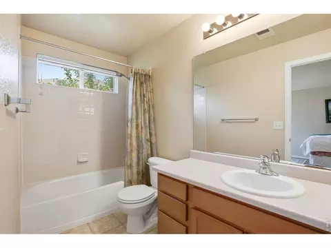 Bath - 1254 E 100th Ln, Thornton, CO 80229 photo 5 of 9