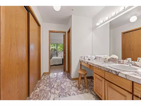 Bath - 836 Walnut St #A, Boulder, CO 80302 photo 2 of 3
