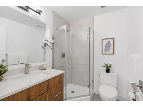 Bath - 1898 Folsom St, Boulder, CO 80302 photo 2 of 3