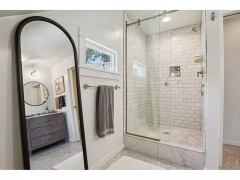 Bath - 1013 Mapleton Ave, Boulder, CO 80304 photo 3 of 5