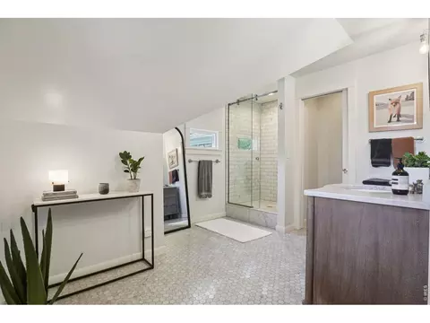 Bath - 1013 Mapleton Ave, Boulder, CO 80304 photo 2 of 5