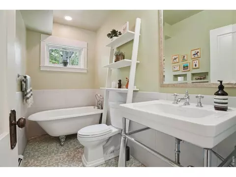 Bath - 1013 Mapleton Ave, Boulder, CO 80304 photo 1 of 5
