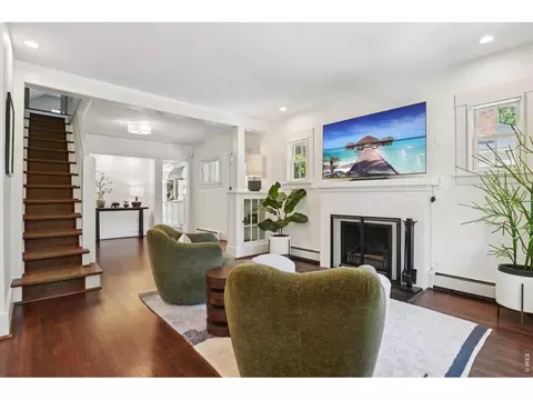 Living - 1013 Mapleton Ave, Boulder, CO 80304 photo 2 of 4