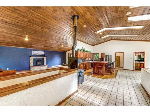 Kitchen - 184 Chapman Rd, Boulder, CO 80302 photo 3 of 4