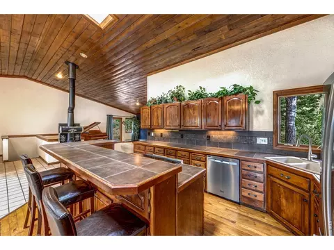 Kitchen - 184 Chapman Rd, Boulder, CO 80302 photo 2 of 4
