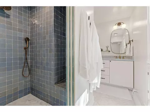 Bath - 2324 Mapleton Ave #A, Boulder, CO 80304 photo 2 of 4