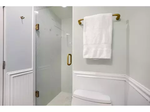 Bath - 873 9th St, Boulder, CO 80302 photo 4 of 4