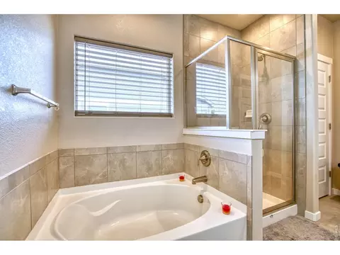 Bath - 1277 Tipton St, Berthoud, CO 80513 photo 2 of 4