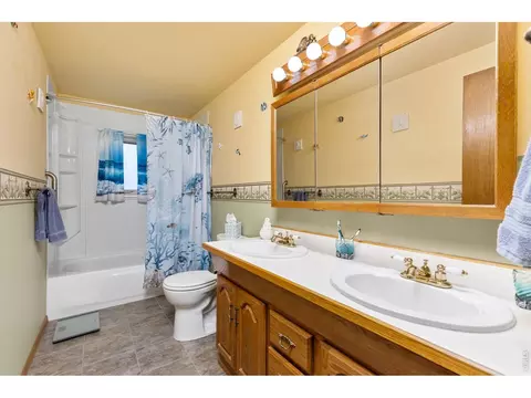 Bath - 5001 Meining Rd, Berthoud, CO 80513 photo 2 of 2