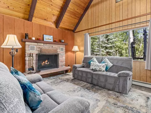 Living - 39 Hickory Dr, Lyons, CO 80540 photo 2 of 3