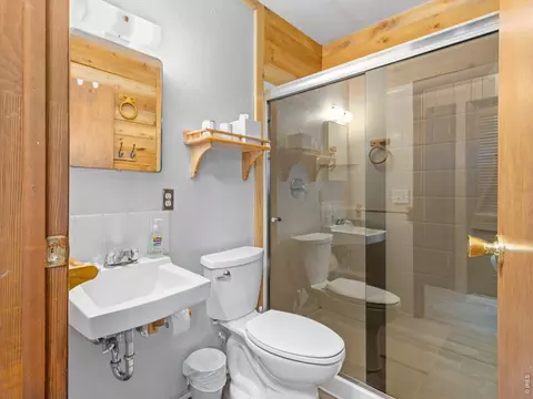 Bath - 39 Hickory Dr, Lyons, CO 80540 photo 1 of 1