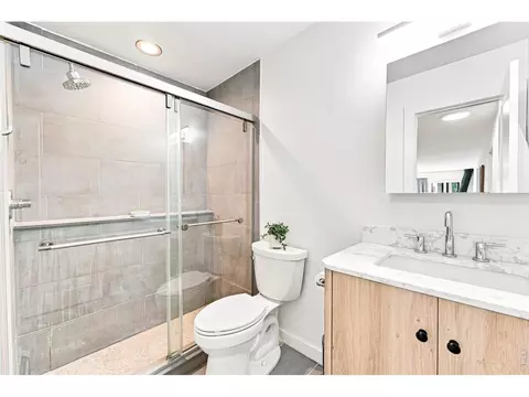 Bath - 600 Arapahoe Ave #5, Boulder, CO 80302 photo 2 of 2