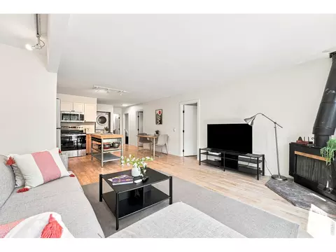 Living - 600 Arapahoe Ave #5, Boulder, CO 80302 photo 4 of 4