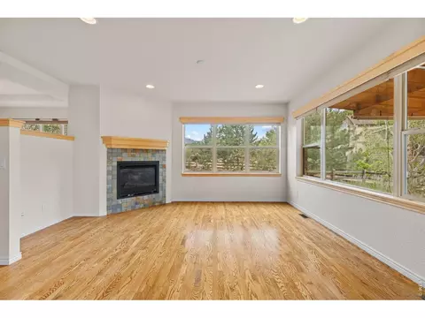 Living - 413 Raymond Ct, Lyons, CO 80540 photo 3 of 9