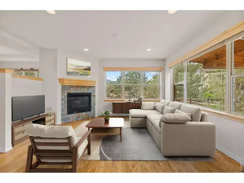 Living - 413 Raymond Ct, Lyons, CO 80540 photo 2 of 9