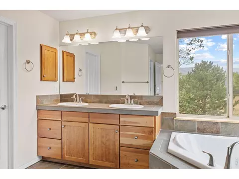 Bath - 413 Raymond Ct, Lyons, CO 80540 photo 3 of 6