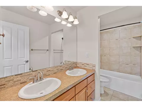 Bath - 413 Raymond Ct, Lyons, CO 80540 photo 5 of 6