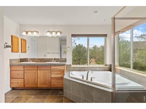 Bath - 413 Raymond Ct, Lyons, CO 80540 photo 2 of 6