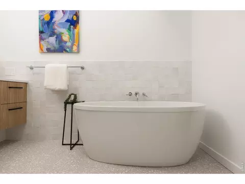 Bath - 1760 Hawthorn Pl, Boulder, CO 80304 photo 2 of 6