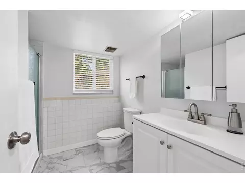 Bath - 8601 E Layton Ave, Denver, CO 80237 photo 3 of 3