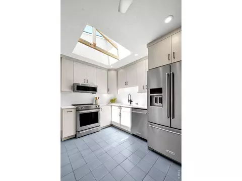 Kitchen - 3930 Darley Ave, Boulder, CO 80305 photo 3 of 4