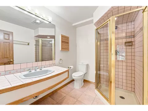 Bath - 335 Pine Tree Ln, Boulder, CO 80304 photo 4 of 4