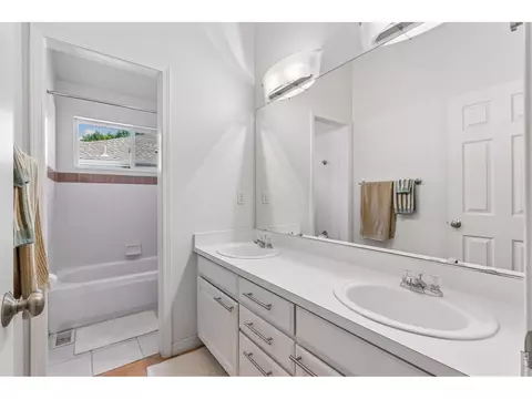 Bath - 4910 Tesla Ct, Boulder, CO 80301 photo 5 of 5