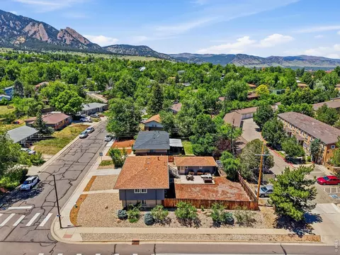View/Area - 720 Gillaspie Dr, Boulder, CO 80305 photo 2 of 4