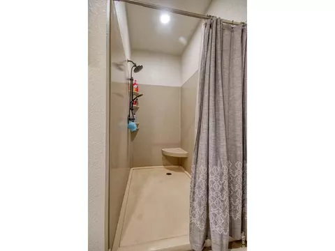 Bath - 352 Howell Ave, Brush, CO 80723 photo 2 of 4