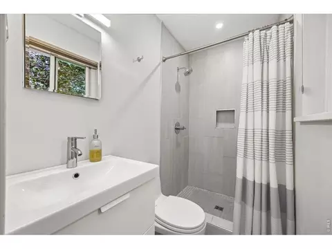Bath - 890 Toedtli Dr, Boulder, CO 80305 photo 2 of 2