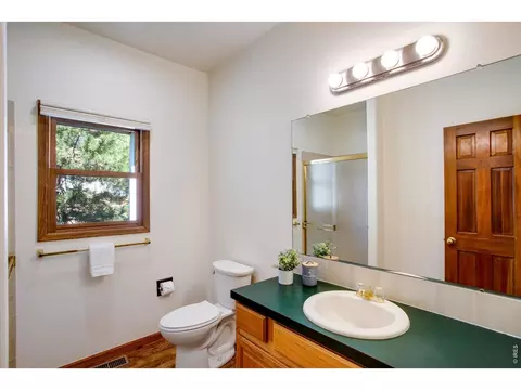 Bath - 9 Eagle Nest Ln, Lyons, CO 80540 photo 3 of 3